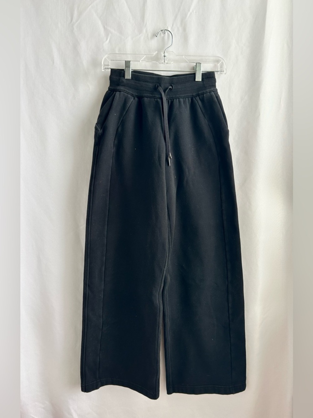 LuluLemon Scuba Mid-Rise Wide-Leg Pant
Regular - Picture 3 of 6